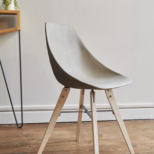 Chaise Hauteville Lyon Beton pieds bois
