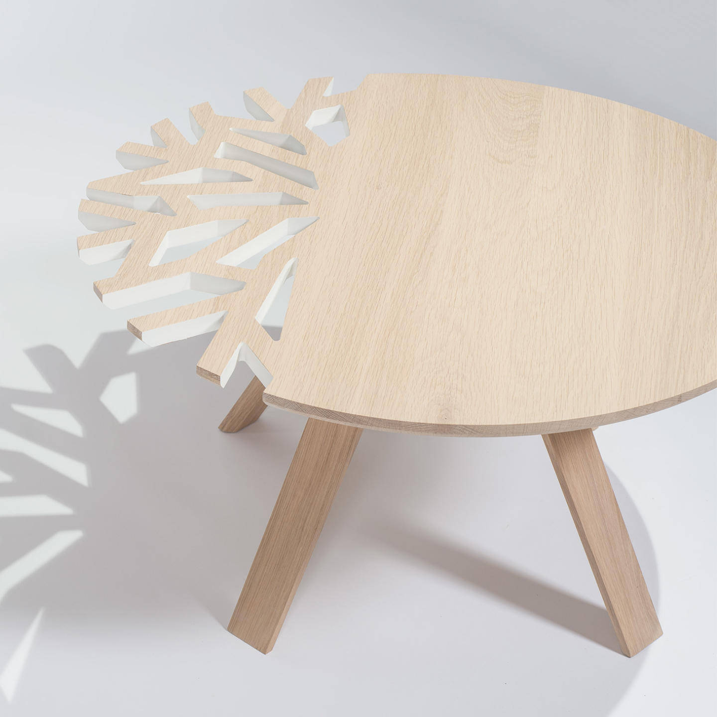 table basse naturelle en chene clair , ronde, made in France
