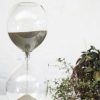 Sablier design en verre soufflé. Sablier en verre et sable de vendée. Photo KarollPetit_Nivyne_092018-236