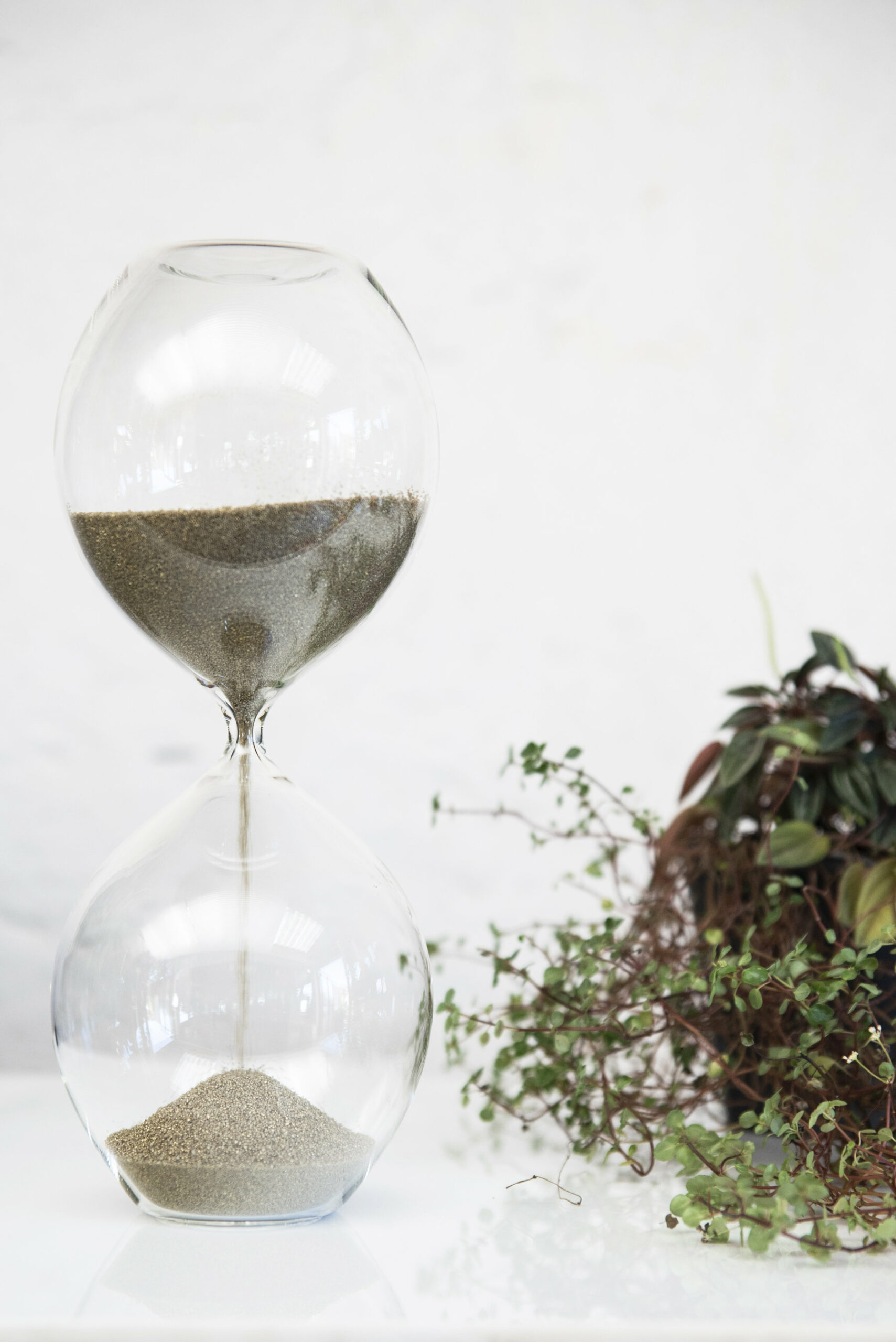 Sablier design en verre soufflé. Sablier en verre et sable de vendée. Photo KarollPetit_Nivyne_092018-236