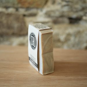 Savon beurre de karité bio et cardamome bio CRU numéro 3 écologique, éthique, artisanal et zéro déchet, tranche à l'INATELIER Nantes