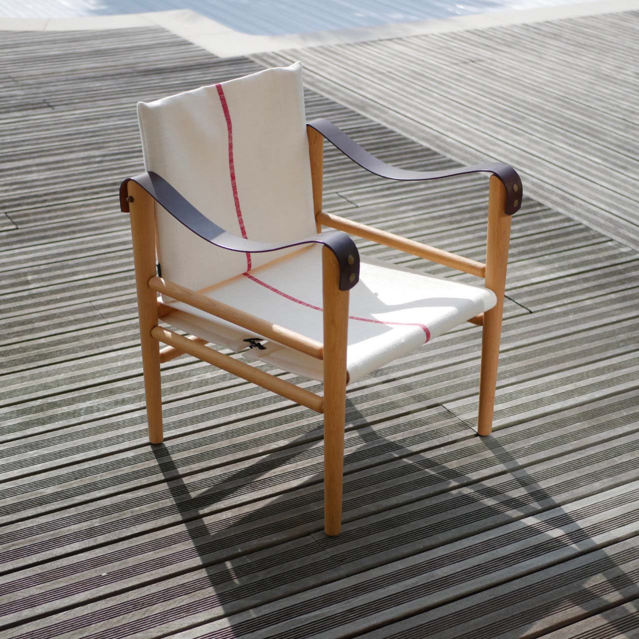 Fauteuil en lin bois et cuir Temps libre F2 _Linatelier_Nantes_situation_exterieur