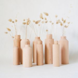 soliflore bois_lot de 3_hetremassif_bois tourné à la main en france_ fabrication artisanale_ An-so design_L'Inatelier_Nantes_Design contemporain_style scandinave_bohème_avec fleurs sechées