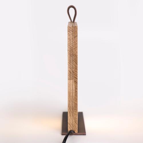 lampe à poser_Moon_KNGB_Upcycling_bois_feutre_cuir_design_création_Nantes_décoration_luminaire_chambre_feutrine_tamisé_surcyclage_zéro_déchets_de profil_réutilisation