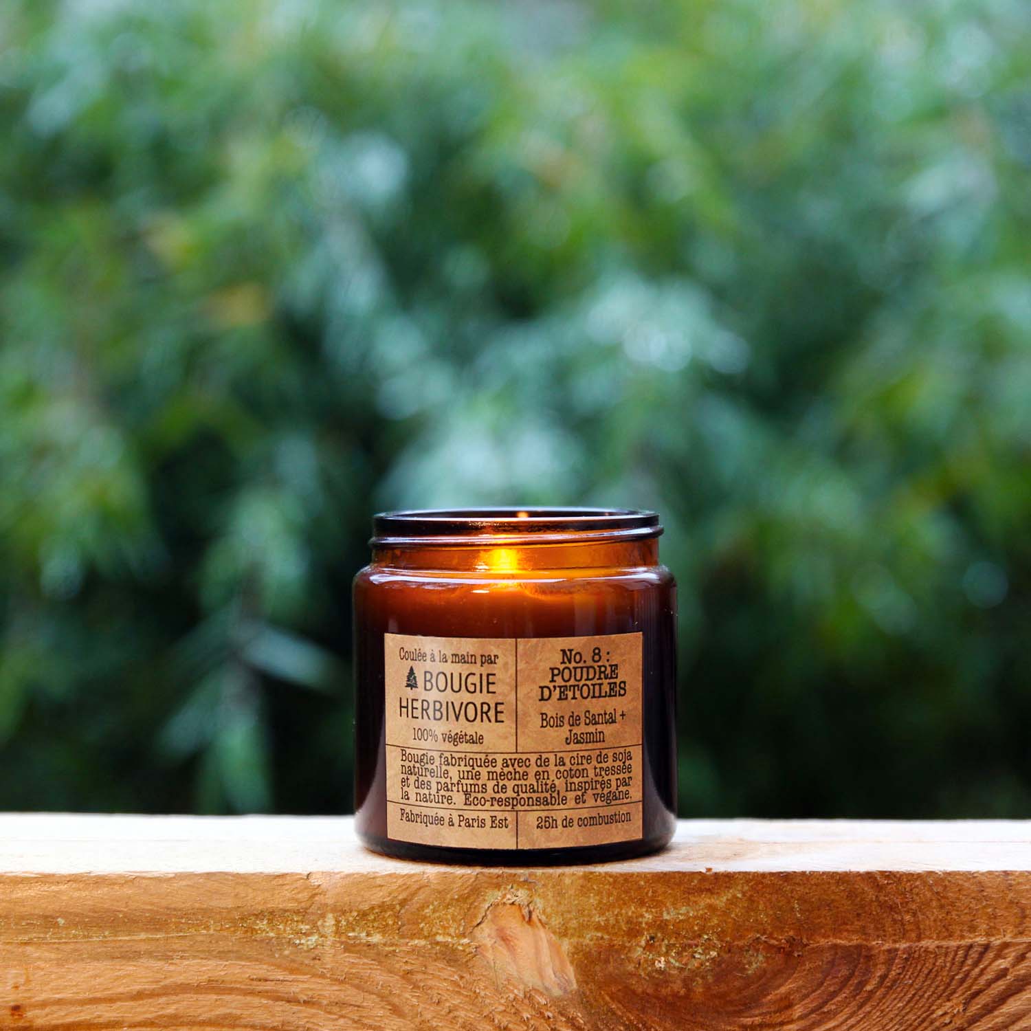 Bougie-herbivore-L'Inatelier_Nantes_Bougie naturelle_vegan_Poudre d'étoile l_Bois de santal et jasmin_parfum naturel_pot en verre_fabrication française_recyclable_eco-friendly_90gr