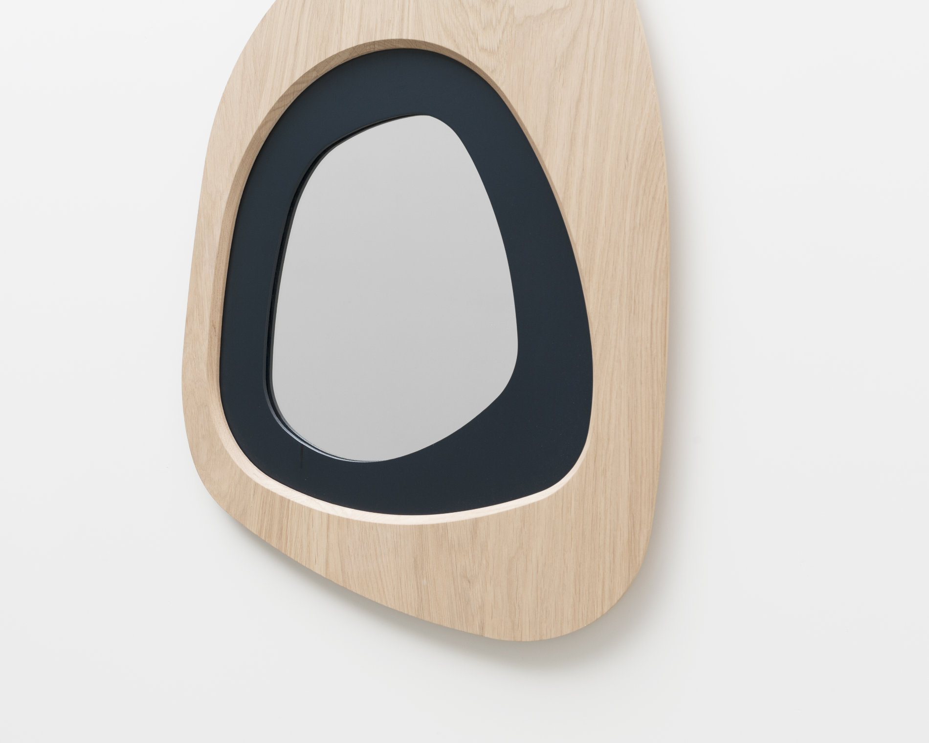 Miroir Galet Drugeot Manufacture_L'Inatelier_Bois massif_chêne_frêne_couleurs_personnalisable_naturel_graphique_chambre_salon_bleu nuit_profondeur_made in france_Nantes_Anjou_artisanat français_handmade_déco_décoration_home_vue 2