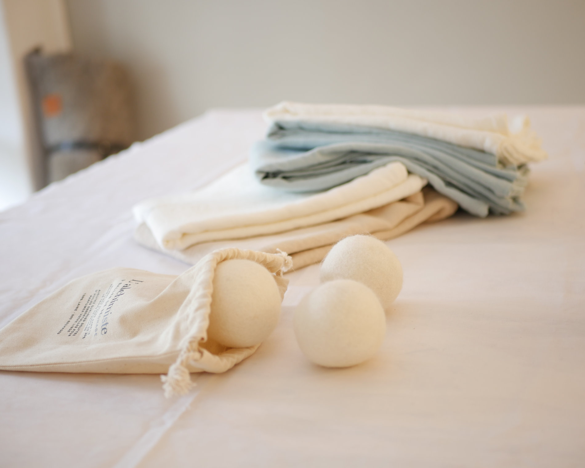 Balle de séchage_lessive_l'Alchimiste_paris_L'Inatelier_Nantes_déco_boutique_concept store_soin du linge_zéro déchet_écoresponsable_laisne_made in France_fabrication française_sachet de coton_droguerie_responsable_maison_entretien_décoration_naturel