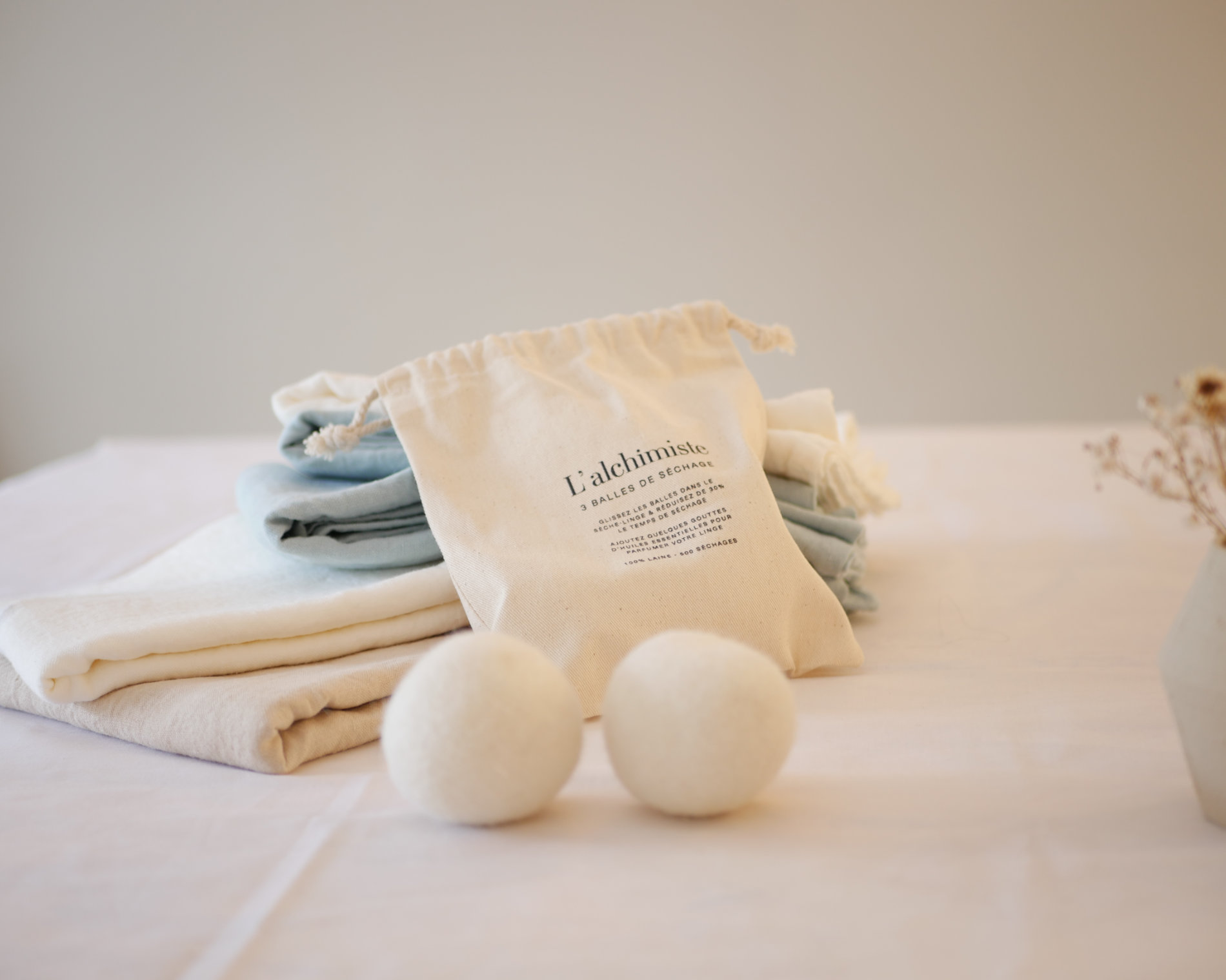 Balle de séchage_lessive_l'Alchimiste_paris_L'Inatelier_Nantes_déco_boutique_concept store_soin du linge_zéro déchet_écoresponsable_laisne_made in France_fabrication française_sachet de coton_droguerie_responsable_maison_entretien_décoration_naturel_lot de 3