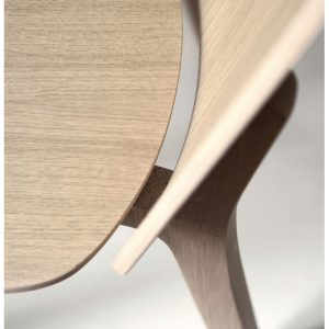 chaise-de-bar-lanas-BOSC-les landes-L'INATELIER- fabrication française-ebenisterie-savoir faire-chêne-bois-tapissé-tabouret-chaise haute-cuisine- décoration-made in france-nantes-déco-détail