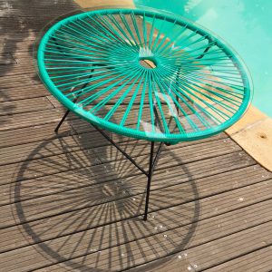 table basse ronde exterieur Zipolite Boqa_salon de jardin_design_pvc_tressage polyvinyl_terrasse_balcon_picsince_été_mobilier ext_couleur_personnalisable_plateau en verre_made in France_L'Inatelier_Nantes_boutique déco_artisanat français_trurquoise_en situation