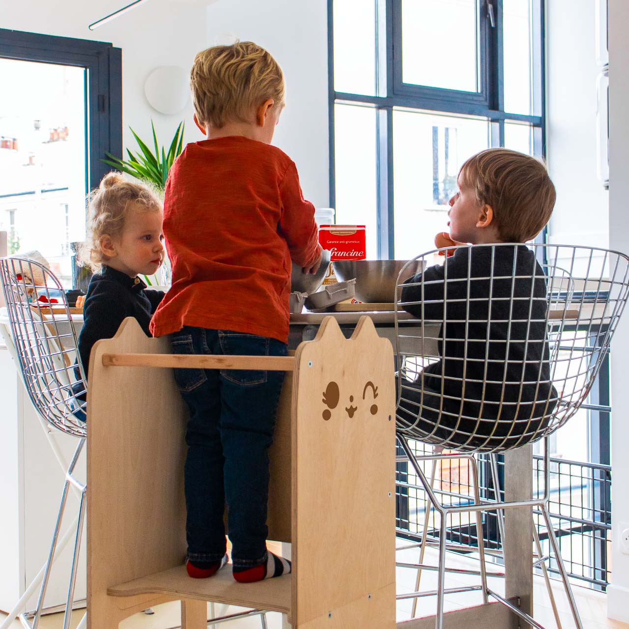 tour-montessori-tout-d'observation-bois-tableau-craie-enfant-meuble-boogy-woody-l'inatelier-made-in-france-nantes-éducation-ludique-décoration-cadeau-noêl-intérieur-jeu