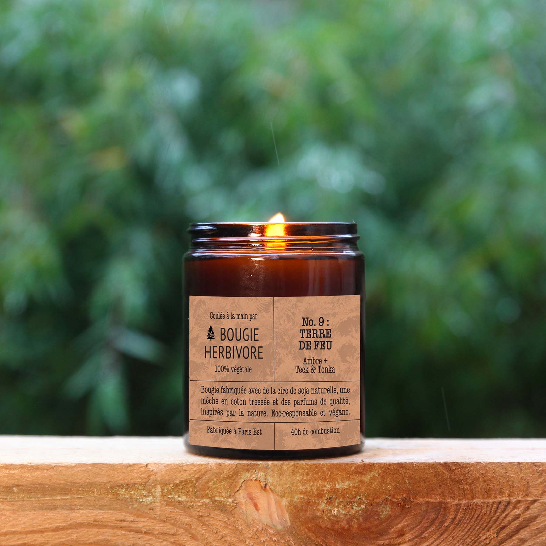 Bougie-herbivore-L'Inatelier_Nantes_Bougie naturelle_vegan_Terre-de-feu-Ambre-terre-tonka_parfum naturel_pot en verre_fabrication française_recyclable_eco-friendly_150gr
