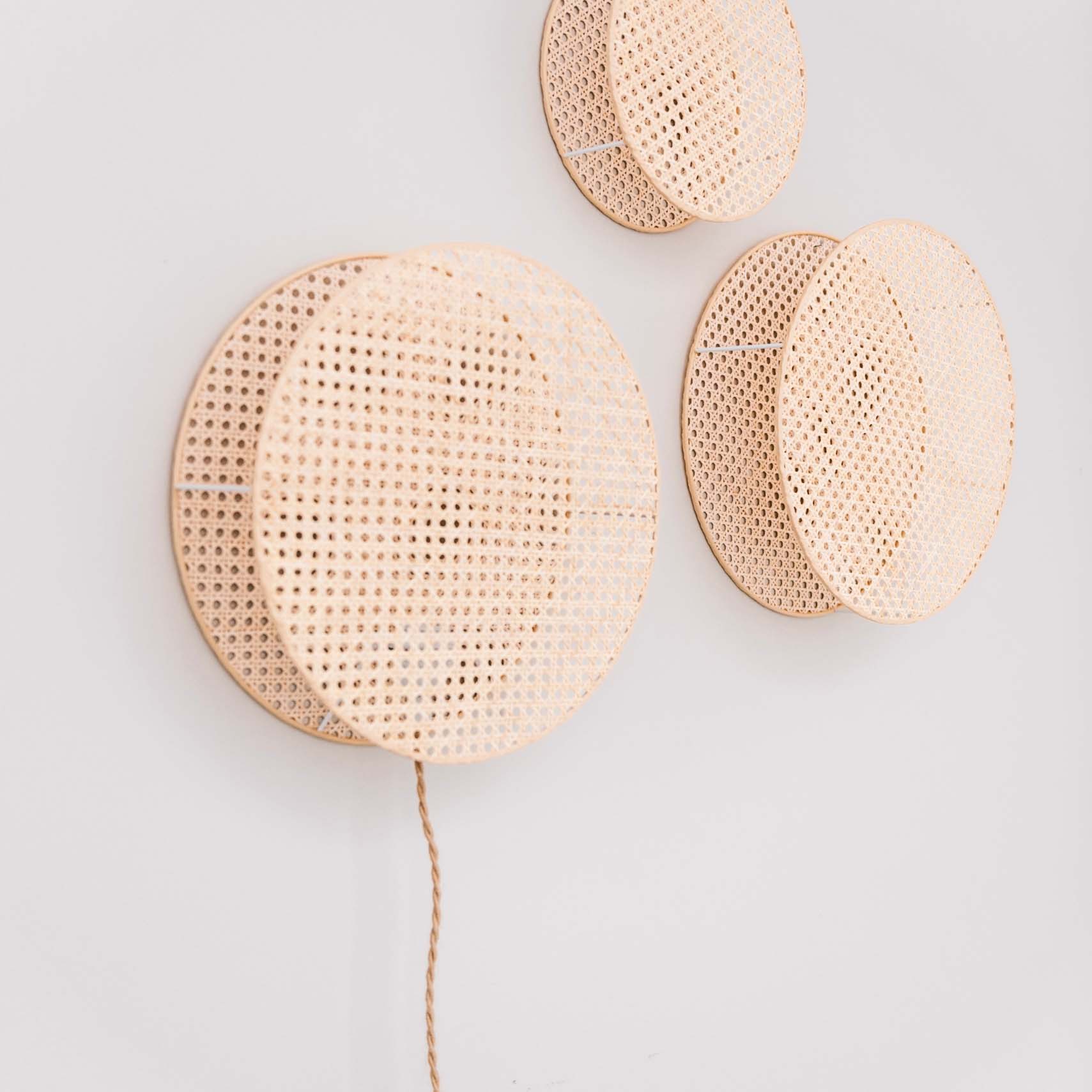 Applique_combo_moon_3_anso_design_anne-sophieboucard_l'inatelier_lampe_luminaire_cannage_contemporain_modulable_naturel_cosy_bohème_made_in_france_nantes_décoration_ambiance_inspiration_artisanat_structure