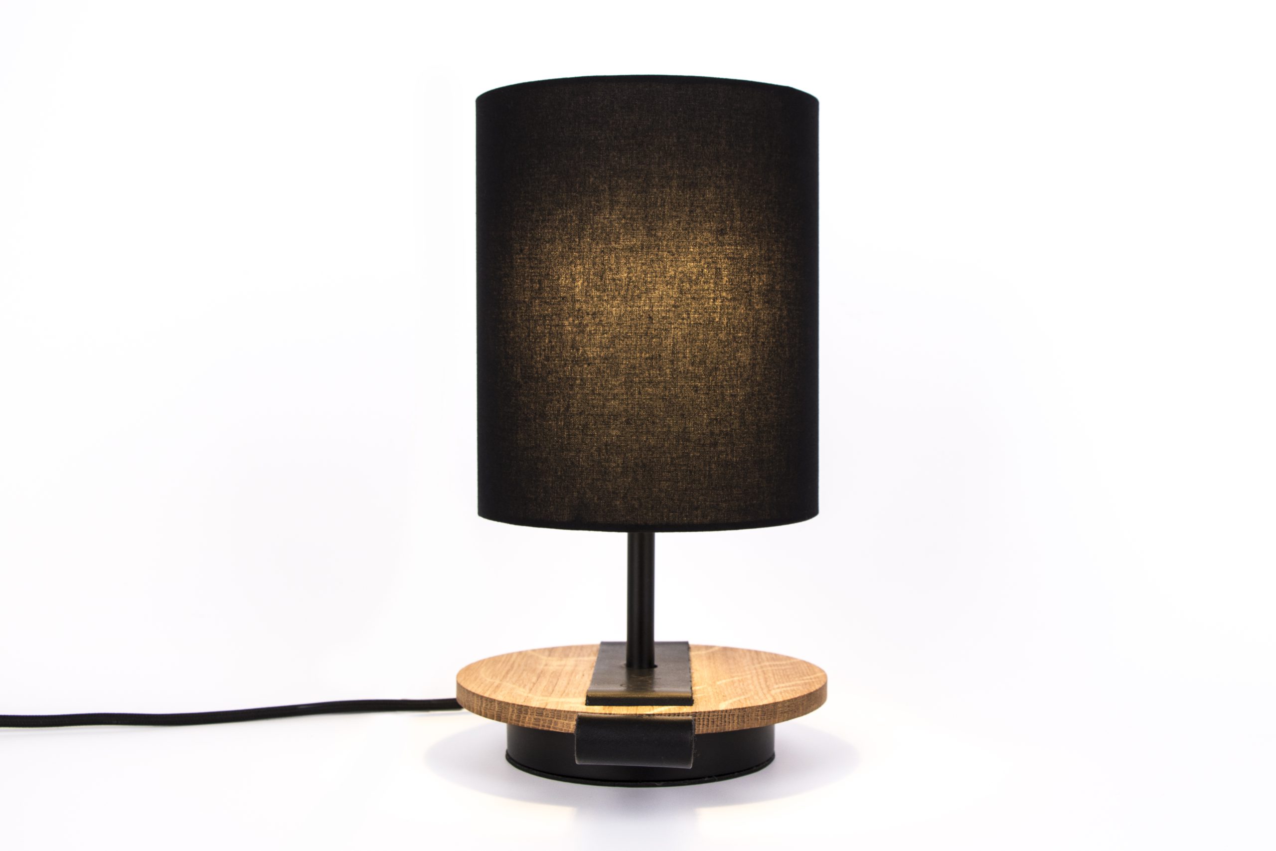 LAMPE-de chevet-CHANDELIER-NOIR-KNGB-creation-design-luminaire-made-in-france-artisanat-français-pièce-numérotée-bois-massif-cuir-coton-chambre-décoration-linatelier-nantes-boutique-décoration-intérieur-lumière-contemporain-écoresponsable-led-coté-marron