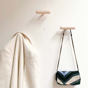 Patère_bois_T_anne-sophie-boucard_anso-design_made-in-france_artisanat_hetre_massif_l'inatelier_porte-manteau_nantes_décoration_intérieur_idée_inspiration_nouveauté_pratique_entrée_scandinave_épuré_horizontal