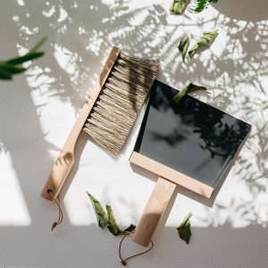 coffret pelle et balayette noir Nature_andree jardin_déco_intérieur_décoration_naturel_made-in -france_artisanat_nantes_linatelier_design Clynk_écoresponsable