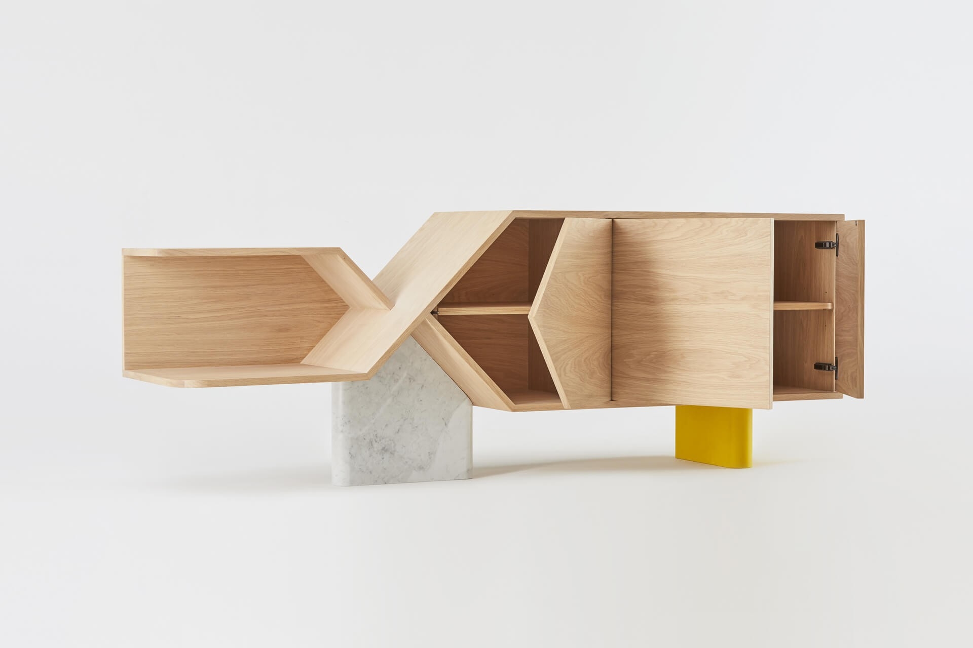 buffet-design-chromosome_hetch_mobilier_linatelier_fabrication-française_artisanat_bretagne_bois-massif_sur-mesure_peronnalisable_marbre-déco-décoration_intérieur_enfilade_rangement_salon_salle-à-manger_furniture_living-room_nantes_étagère_jaune_rangement ouverts2