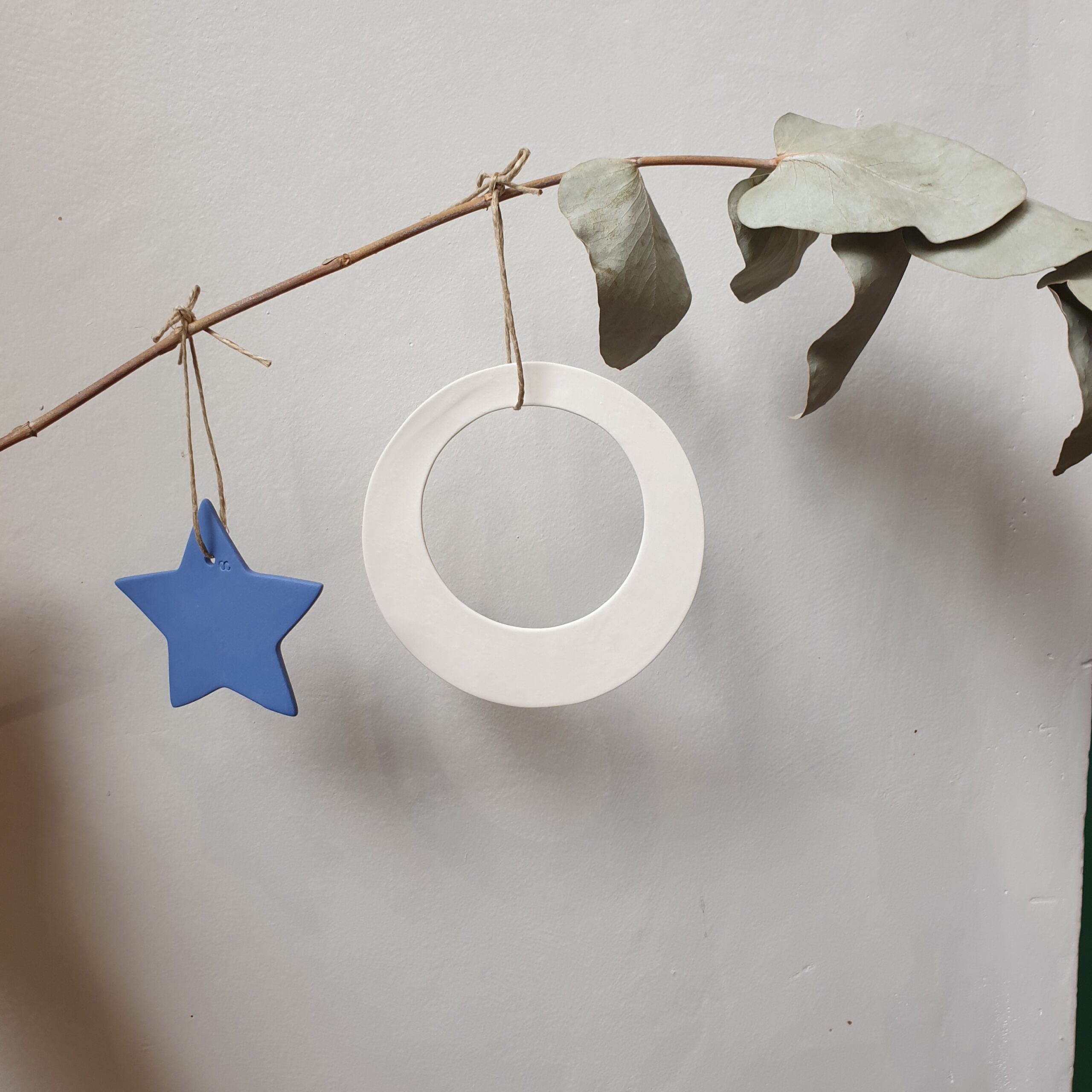 Etoile en porcelaine - Décoration de Noël artisanale – Image 2