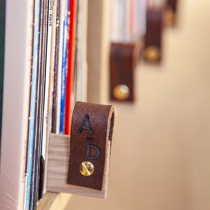 Intercalaires pour disques vinyles_rangement_séparateurs_ordre-alphabétique_bois_cuir_artisanat-français_kopo_nantes_linatelier2