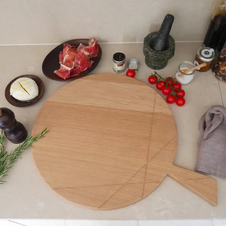 planche à pizza ronde en bois chêne massif kopo