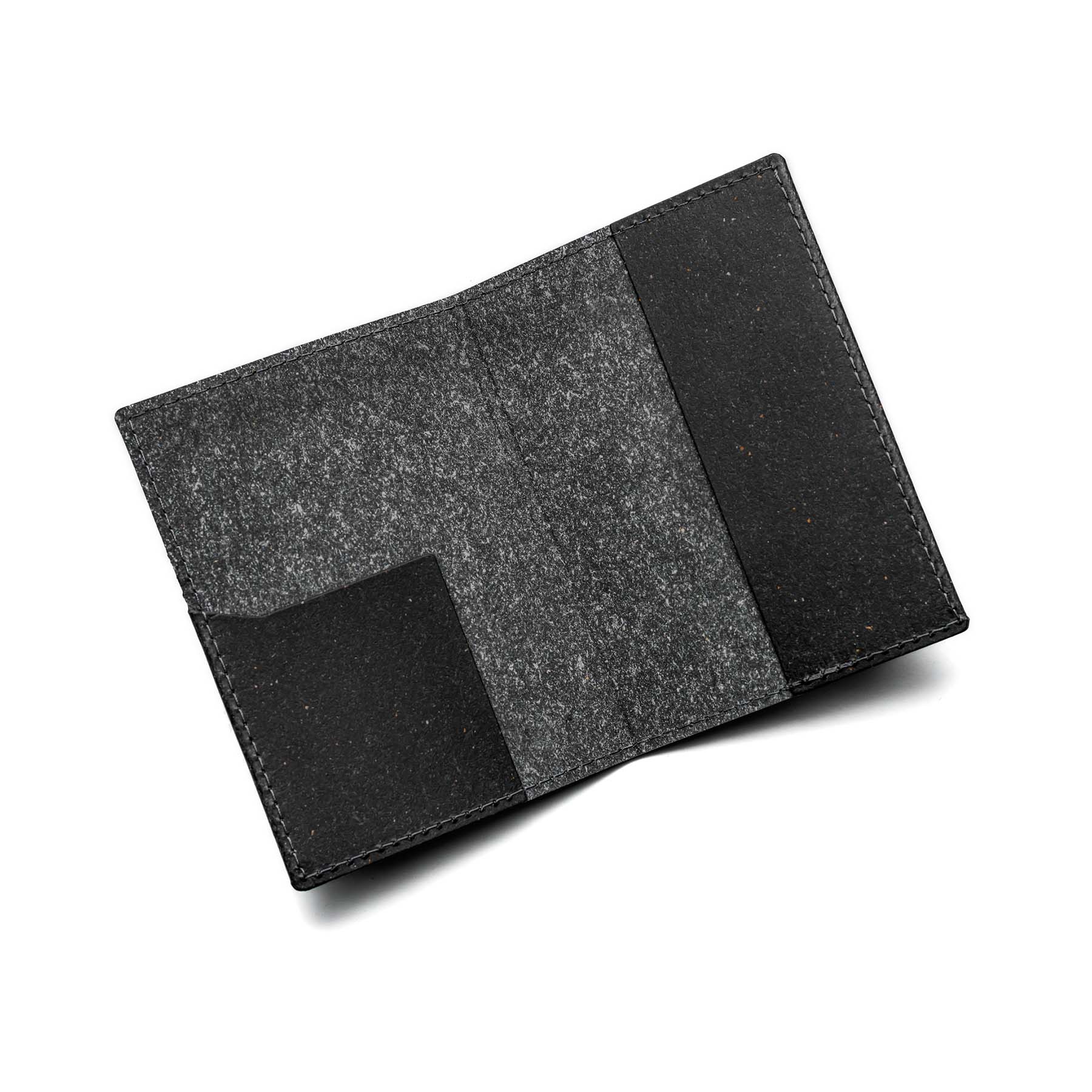 Porte-passeport-cuir-recyclé-maison-origine-voyages-linatelier-nantes-accessoires-maroquinerie-pochette-ouvert-vue-intérieure-noir