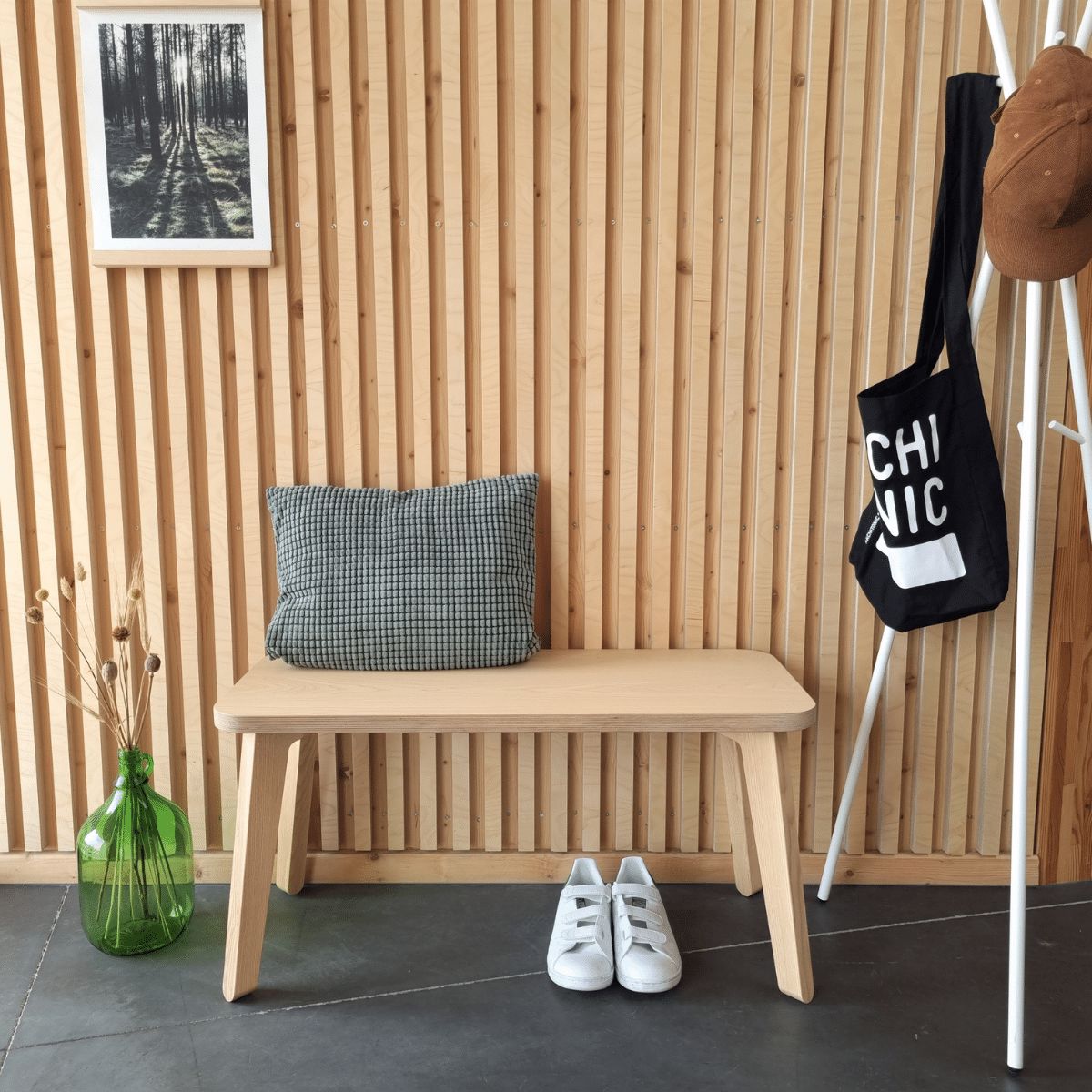 banc-bois-design-Jomon-naturel-ash_skog_entrée_frêne-déco-linatelier-en situation