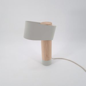 lampe de bureau-éco-conçu-fabrication française-lumière-Pando_skog-bois-led-lampe-d'appoint-blanc sur fond blanc