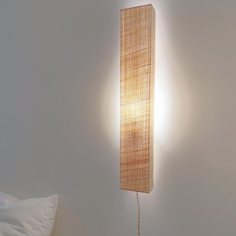 lampe-applique-verticale-en-raphia-ligne-anso (3