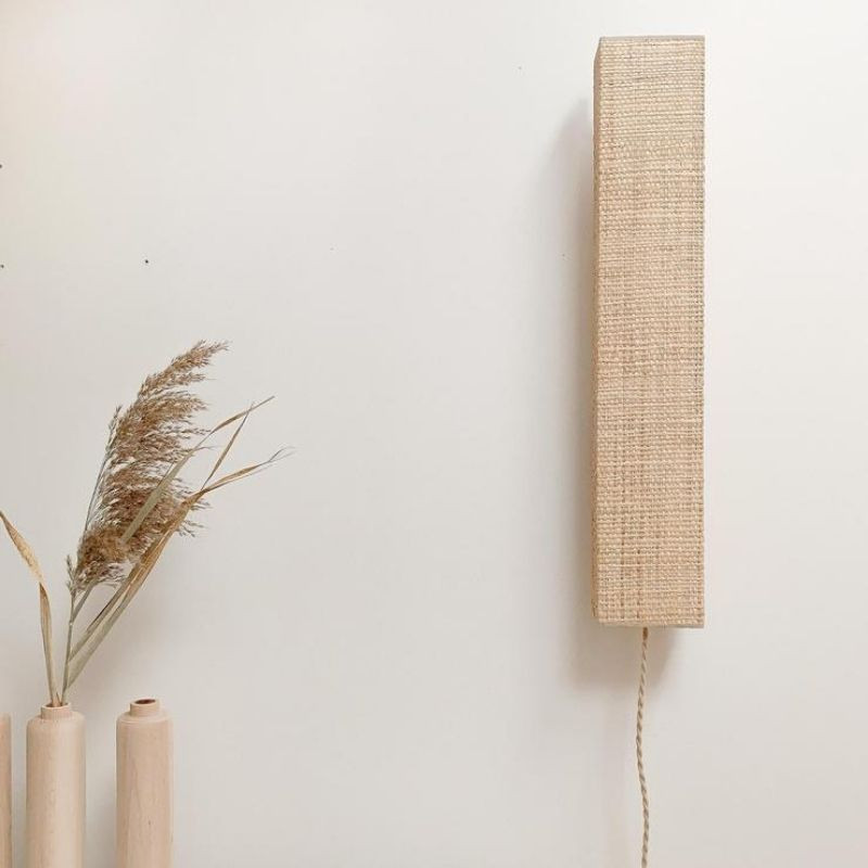 lampe-applique-verticale-en-raphia-ligne-anso-deco-interieur