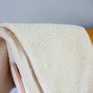 grand plaid-fourrure-et-laine-chanvre-tissage-bi-matière-pyloow-déco-couverture-nantes-made-in-france-2 faces-détail moelleux