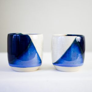 Tasse-cafe-ceramique-graphiste-en-terre-jaune-linatelier