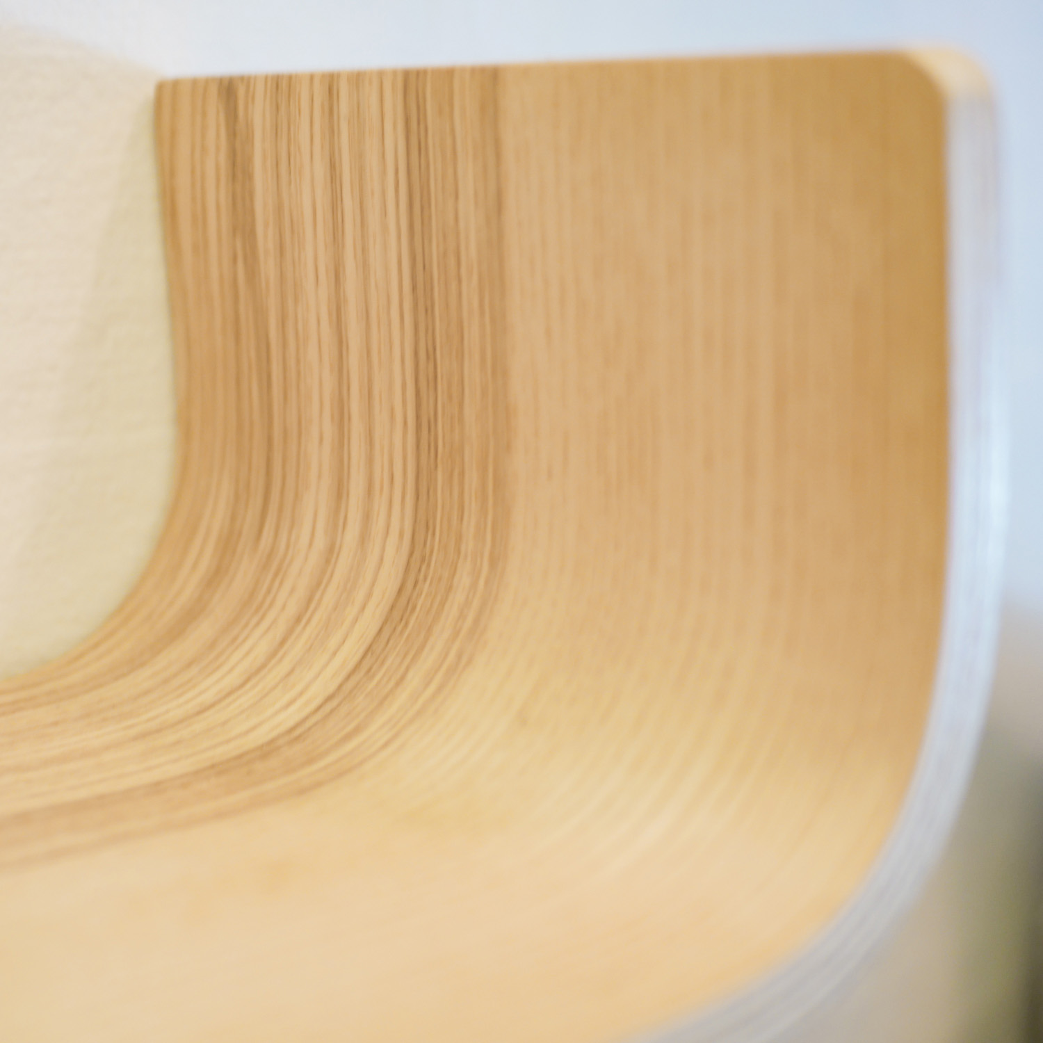 Etagère murale déco en bois clair. Réalisé par Lucie Frolet/Atelier assis pour L'INATELIER. Modèle COCOON, vue détail