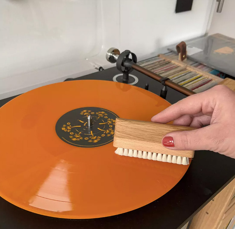 brosse-disque-vinyle-chevre-naturel-fabrication française