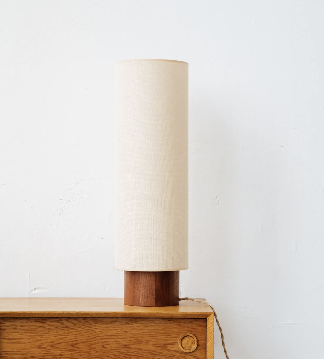 Lampe en noyer - SIMONE – Image 2